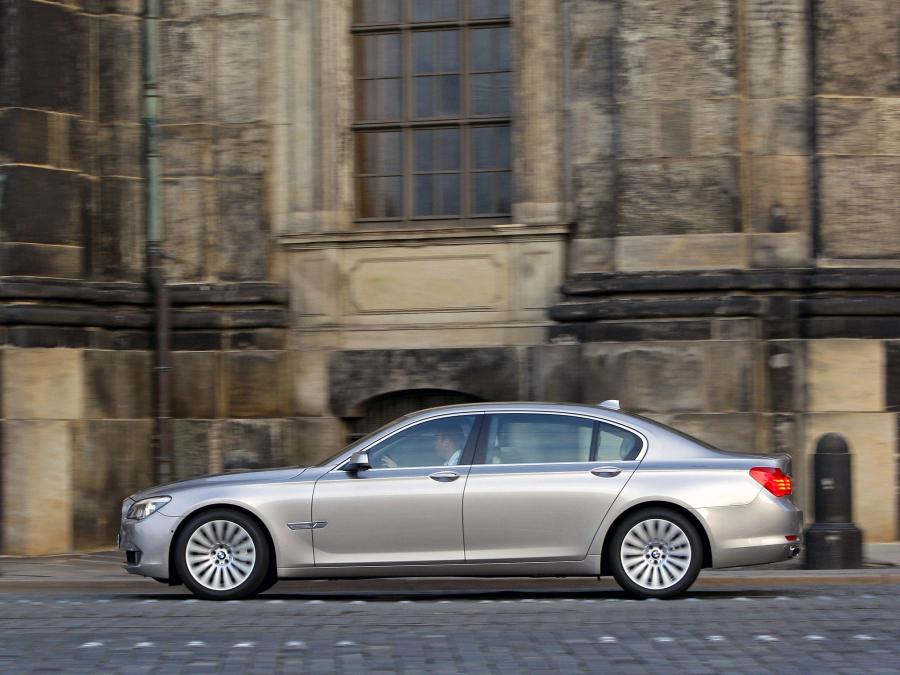  BMW 750Li 2008 года  (фото 3 из 16)